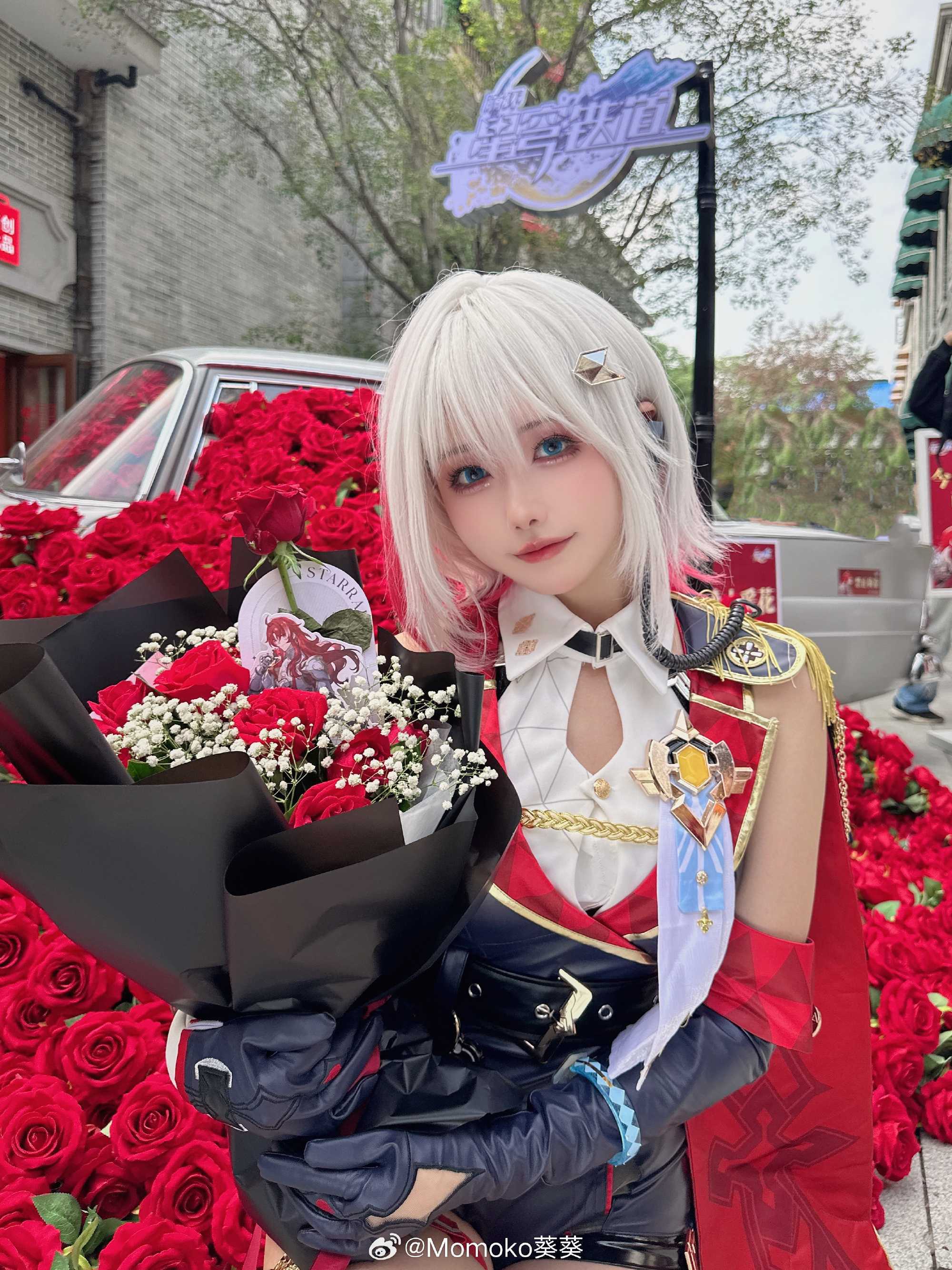 COSPLAY听说有玫瑰花海，立刻就来拍啦！这就是二次元的执行力崩坏：星穹铁道托帕@Momoko葵葵