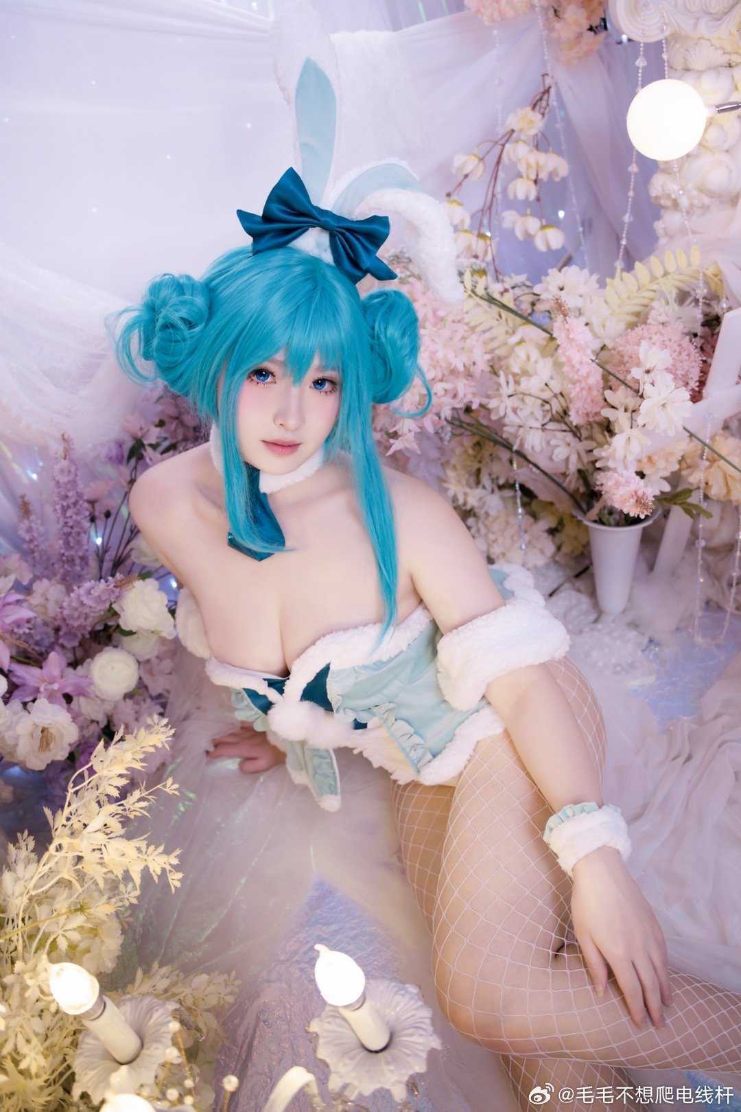 cosplayMIKU来看看初音兔兔吧！@毛毛不想爬电线杆